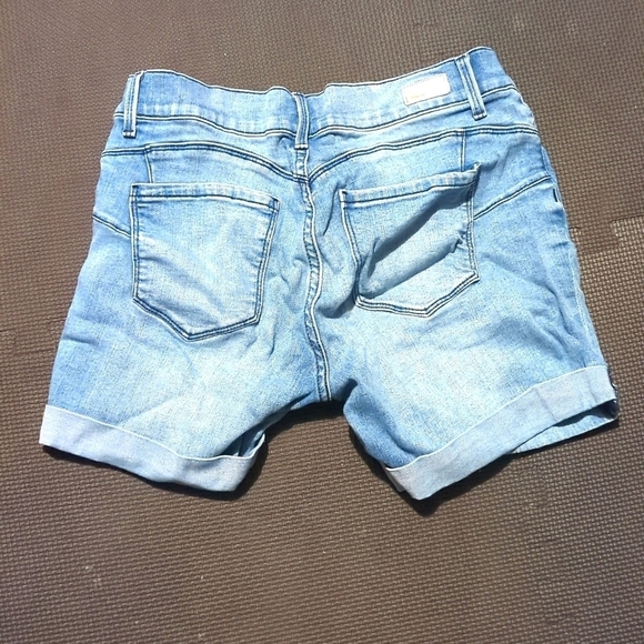Juicy couture distressed jean shorts size 4 with sparkle! - Picture 3 of 4
